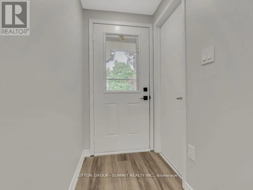 2 GRANDRIDGE CRESCENT