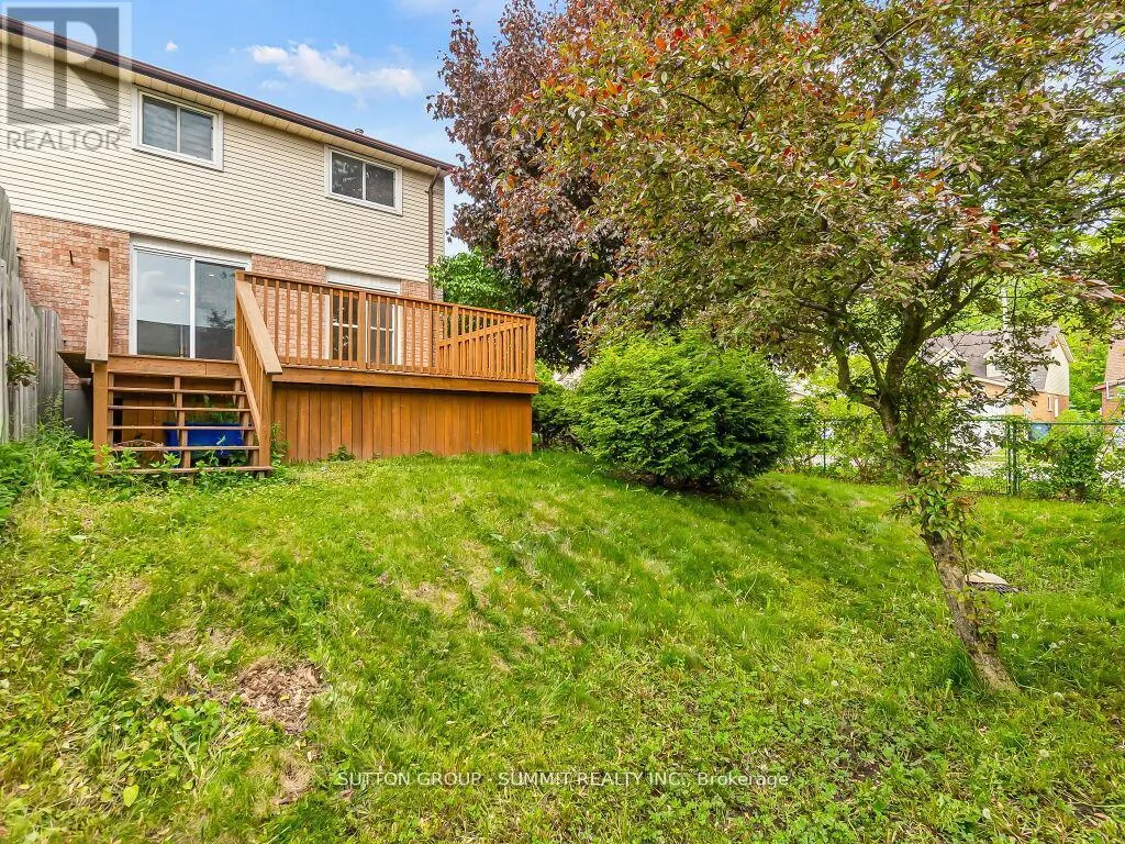 2 GRANDRIDGE CRESCENT