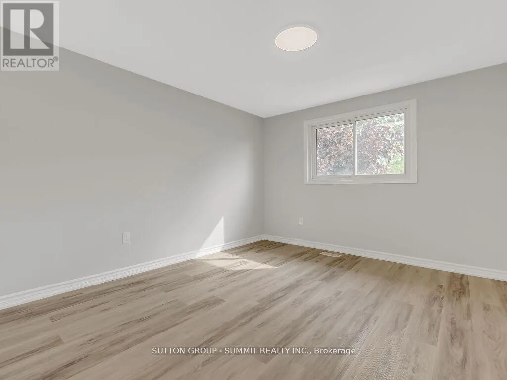 2 GRANDRIDGE CRESCENT