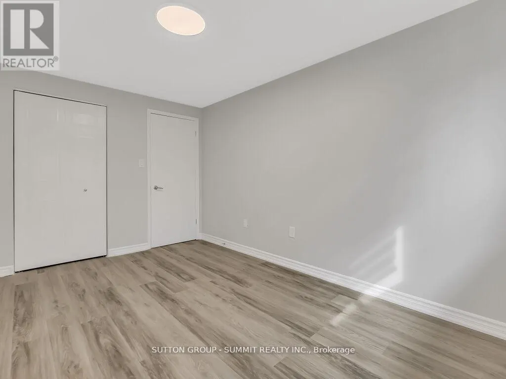 2 GRANDRIDGE CRESCENT