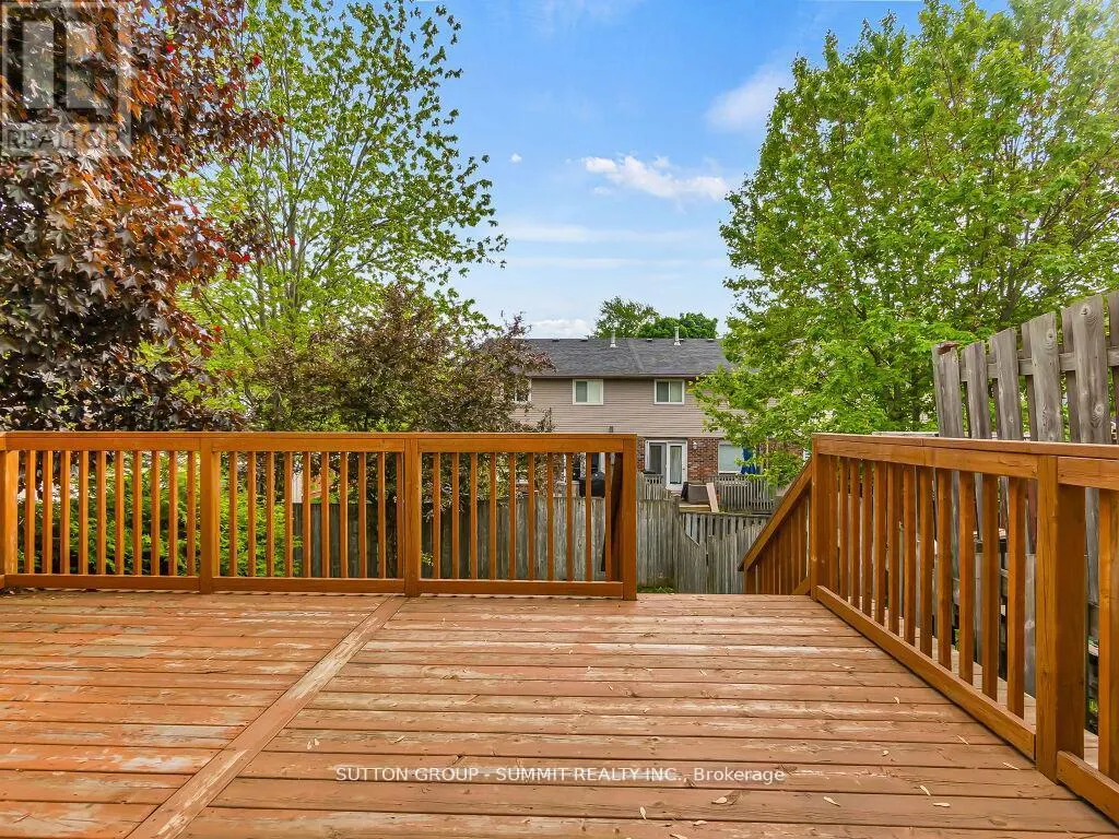 2 GRANDRIDGE CRESCENT