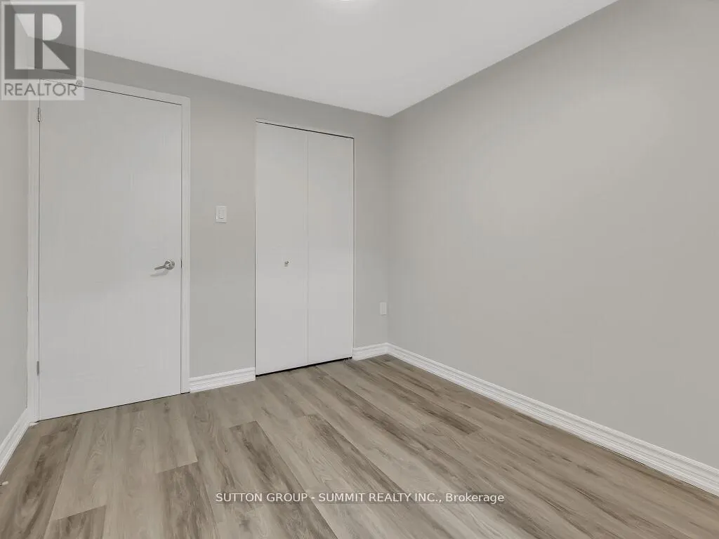 2 GRANDRIDGE CRESCENT