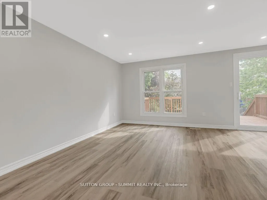 2 GRANDRIDGE CRESCENT