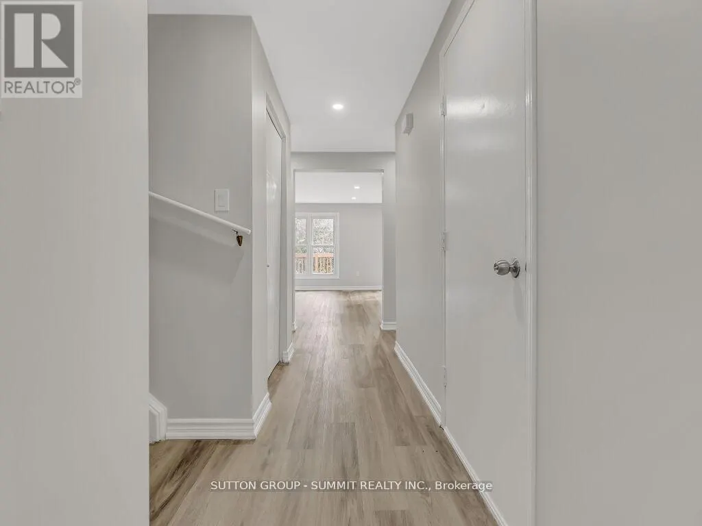 2 GRANDRIDGE CRESCENT