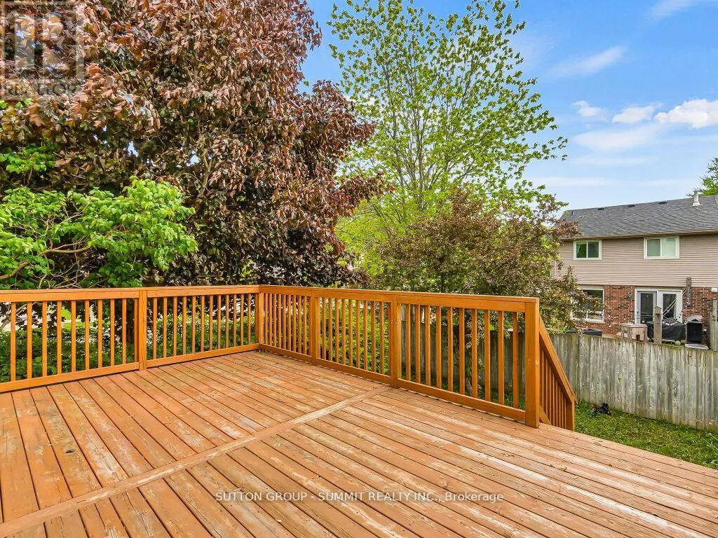 2 GRANDRIDGE CRESCENT