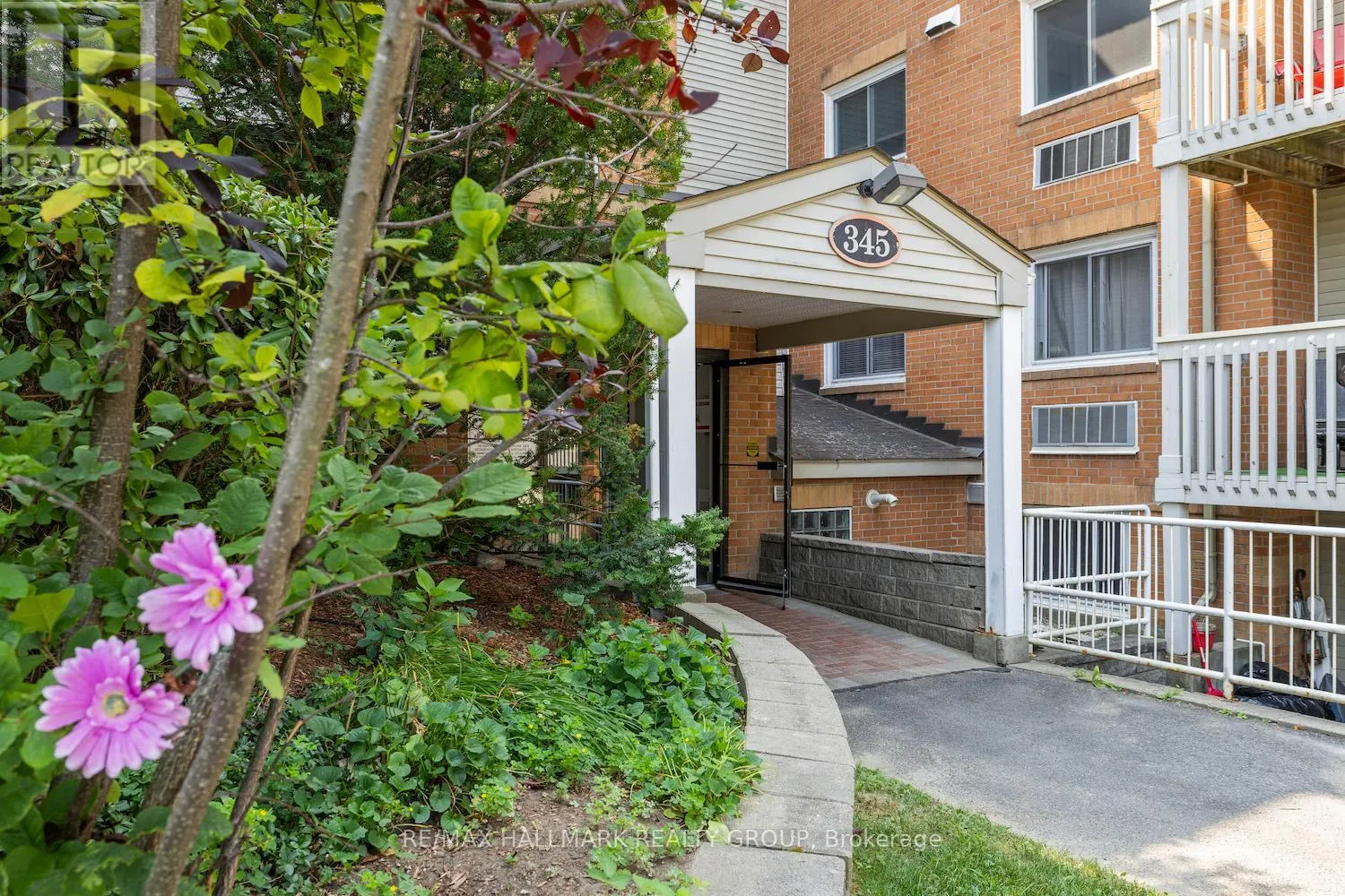 203 - 345 CENTRUM BOULEVARD
