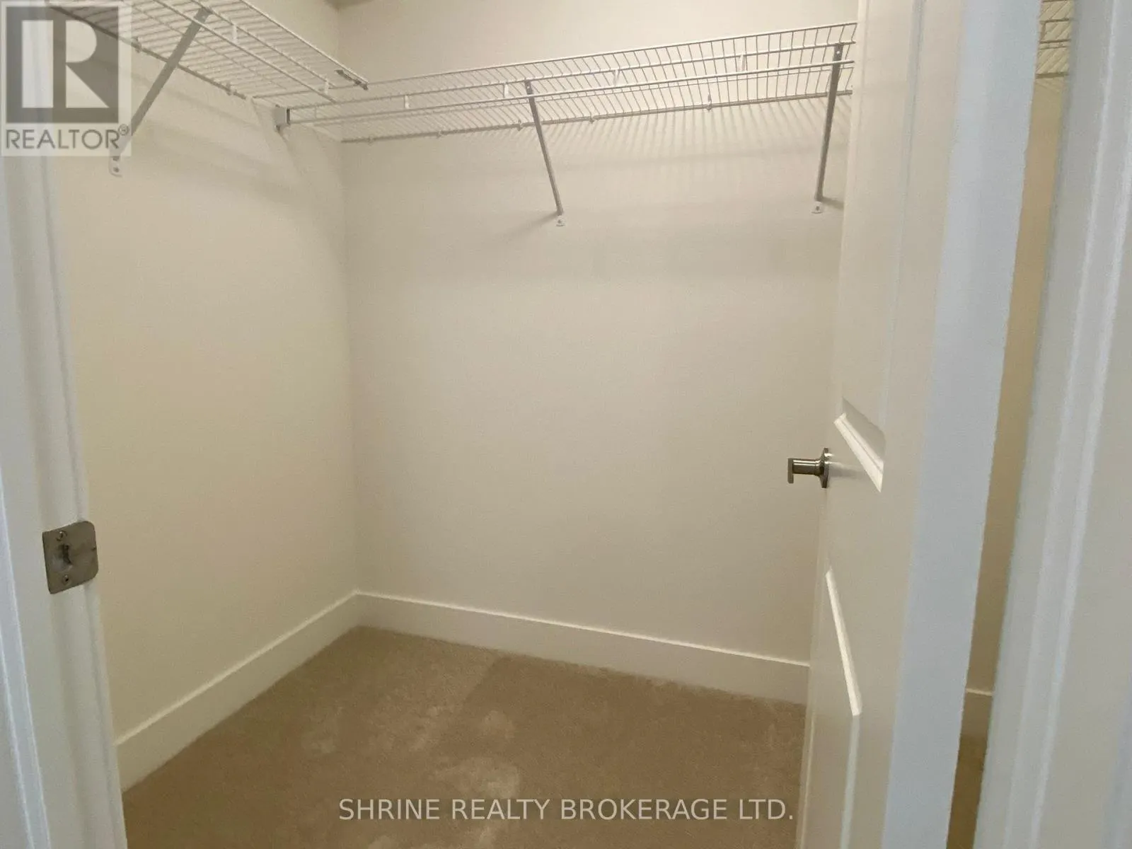 29 - 234 EDGEVALLEY ROAD, #29