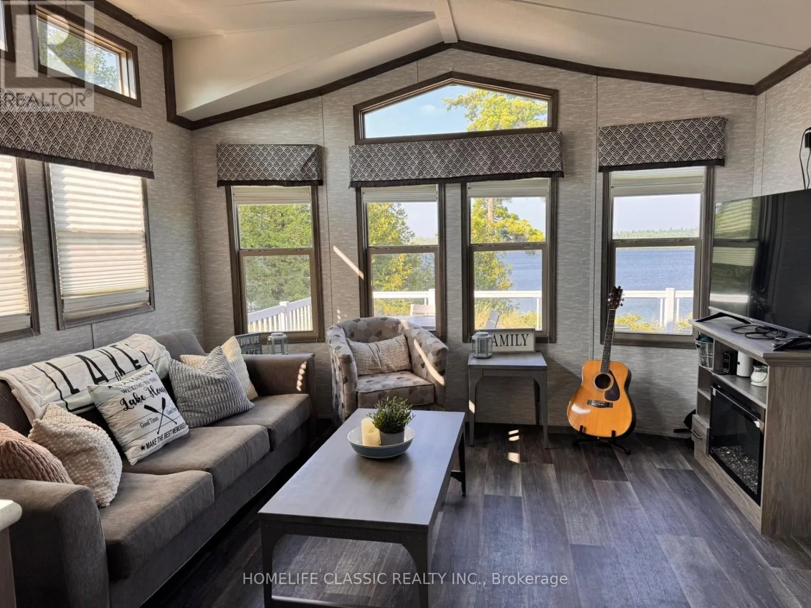 2612 VICTORIA ROAD