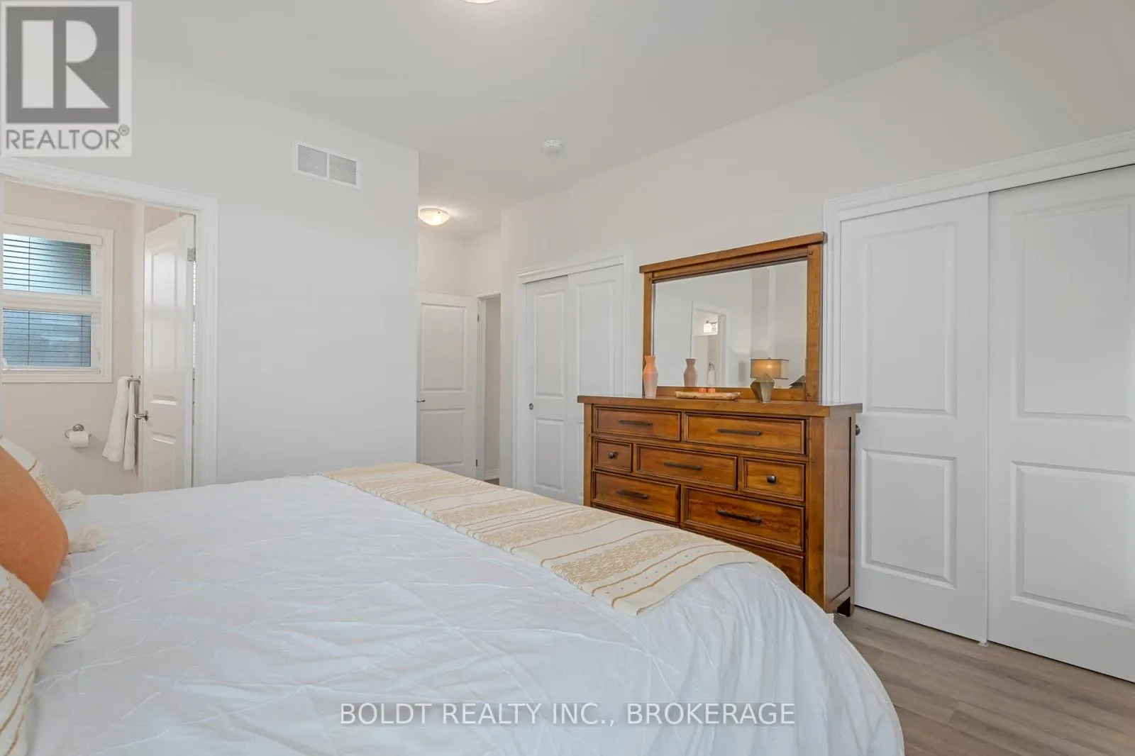 80 SUMMERSIDES BOULEVARD
