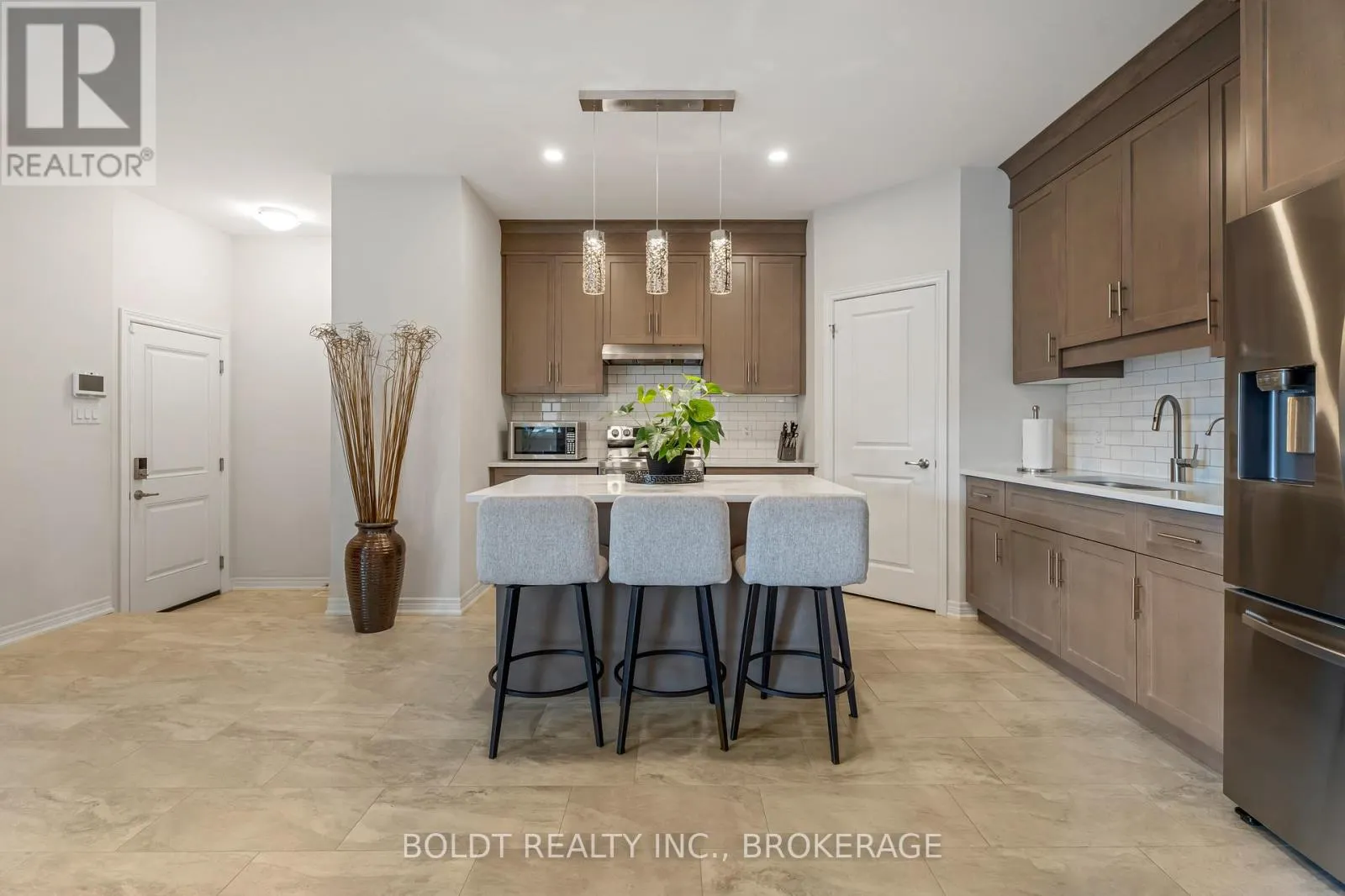 80 SUMMERSIDES BOULEVARD
