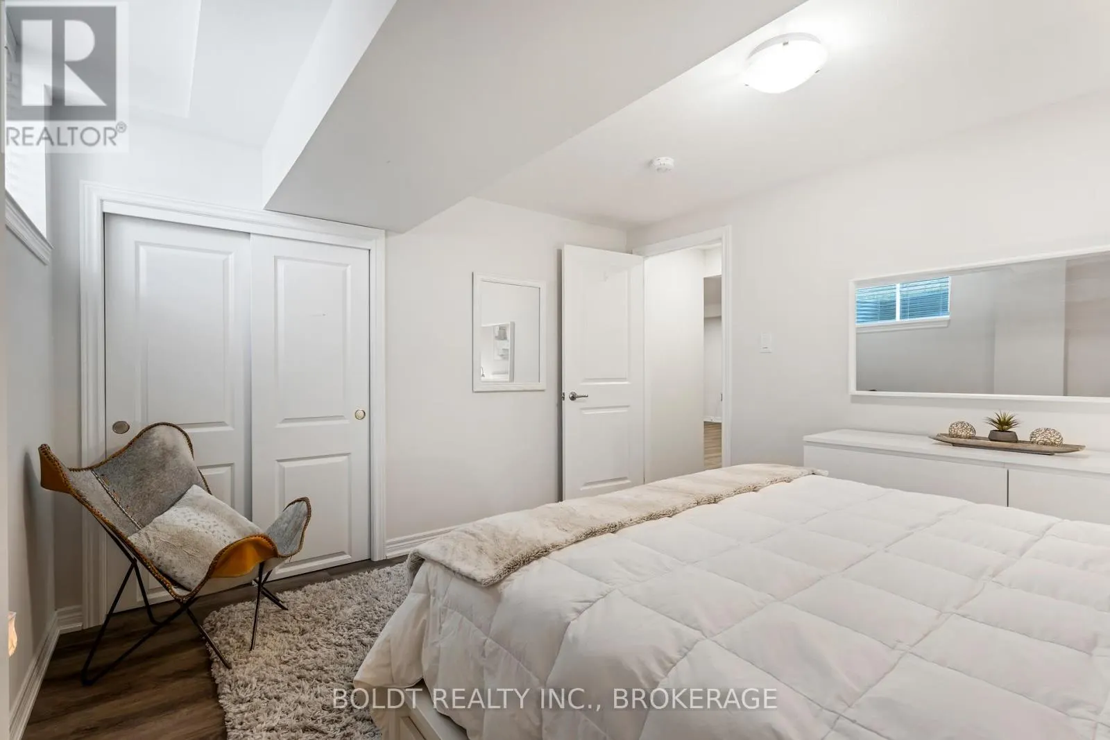 80 SUMMERSIDES BOULEVARD