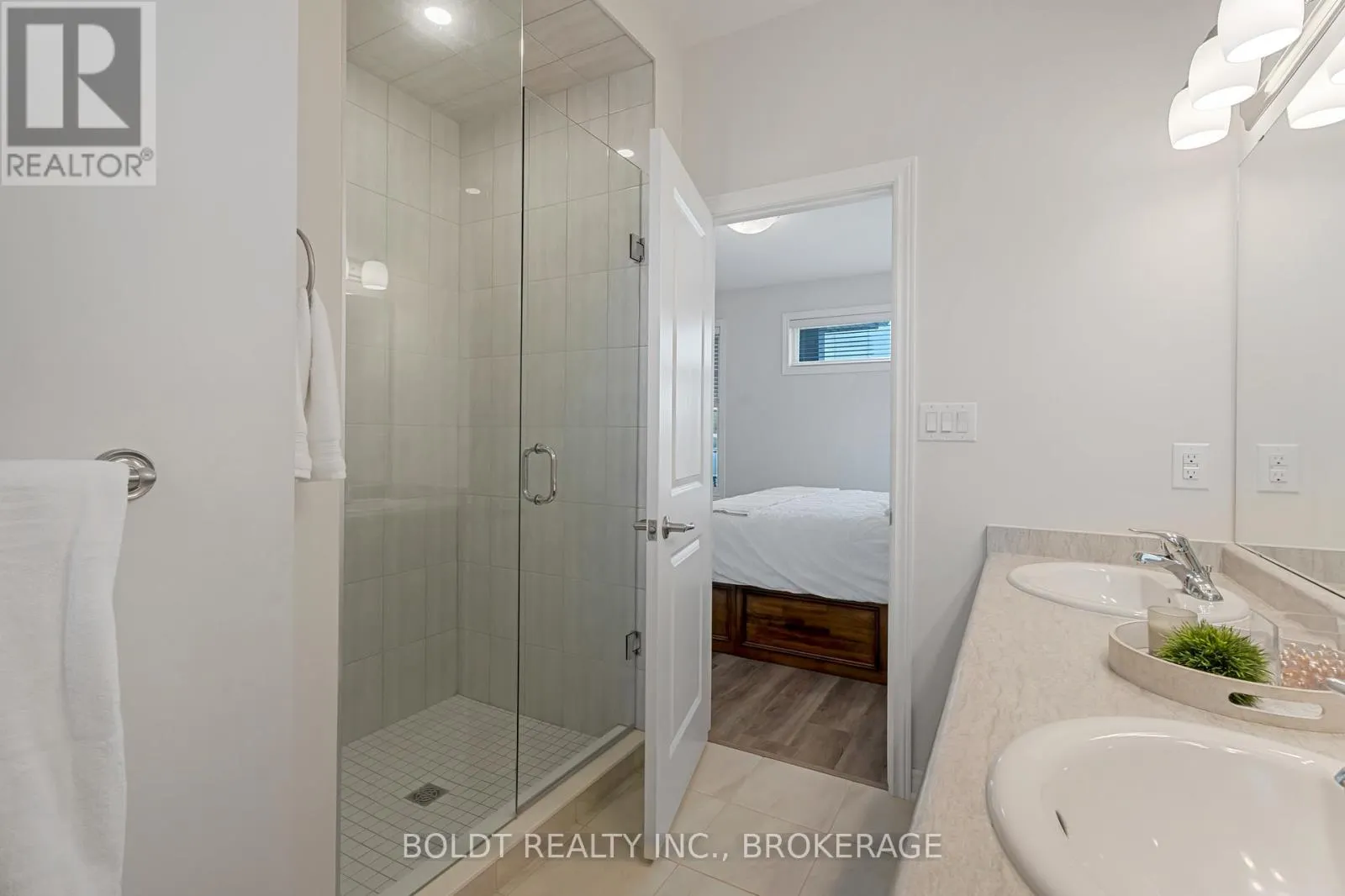 80 SUMMERSIDES BOULEVARD