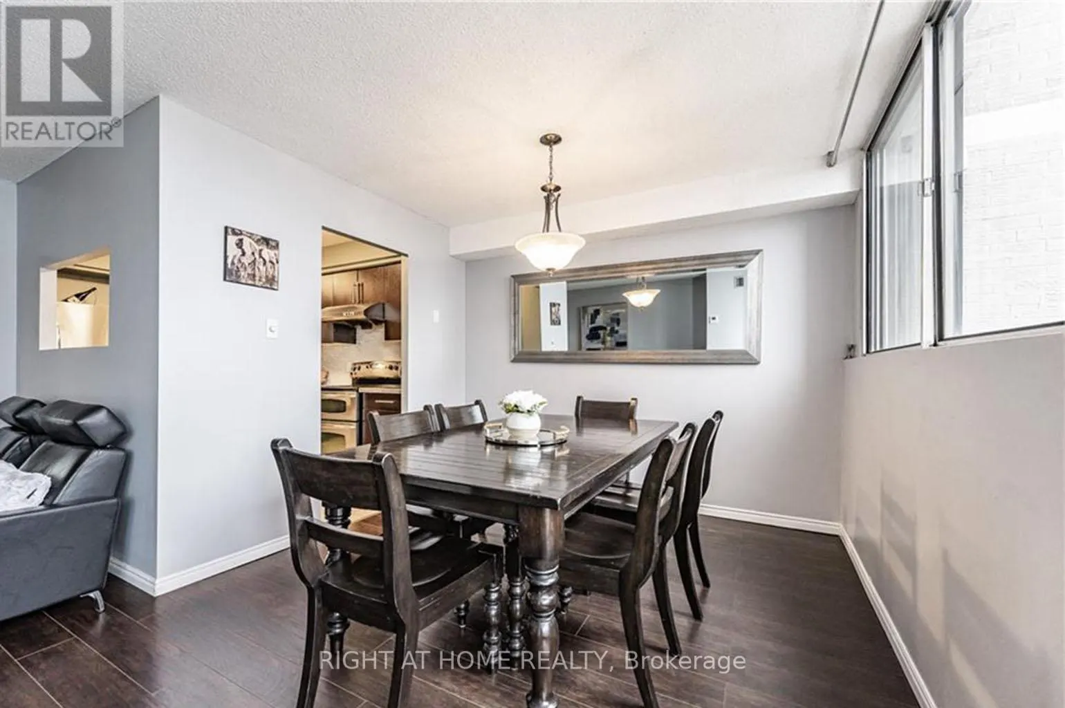 903 - 375 KING STREET N