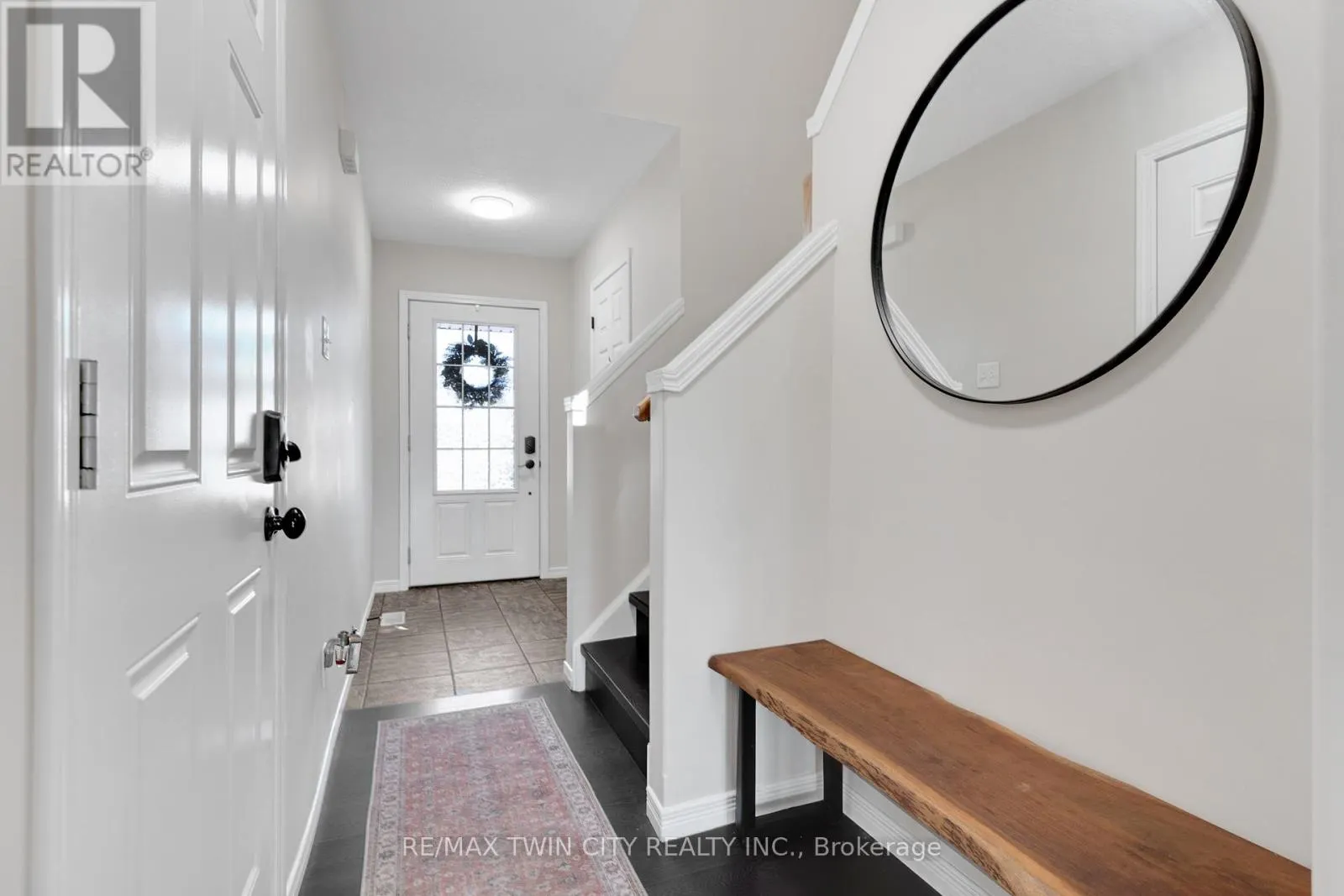 H32 - 6 UPPER MERCER STREET