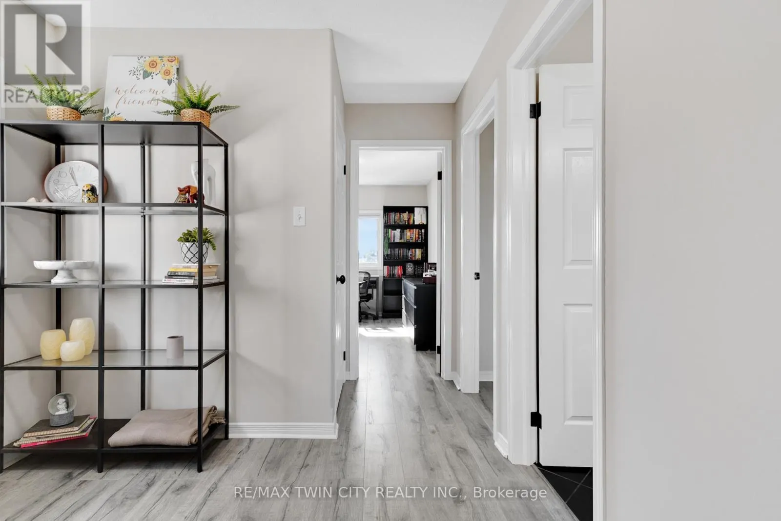 H32 - 6 UPPER MERCER STREET
