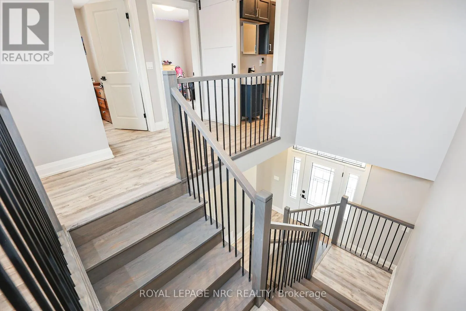 39 GROVE AVENUE