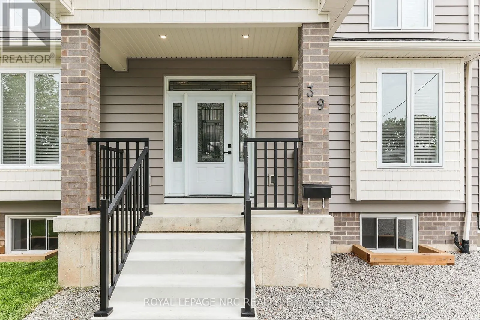 39 GROVE AVENUE