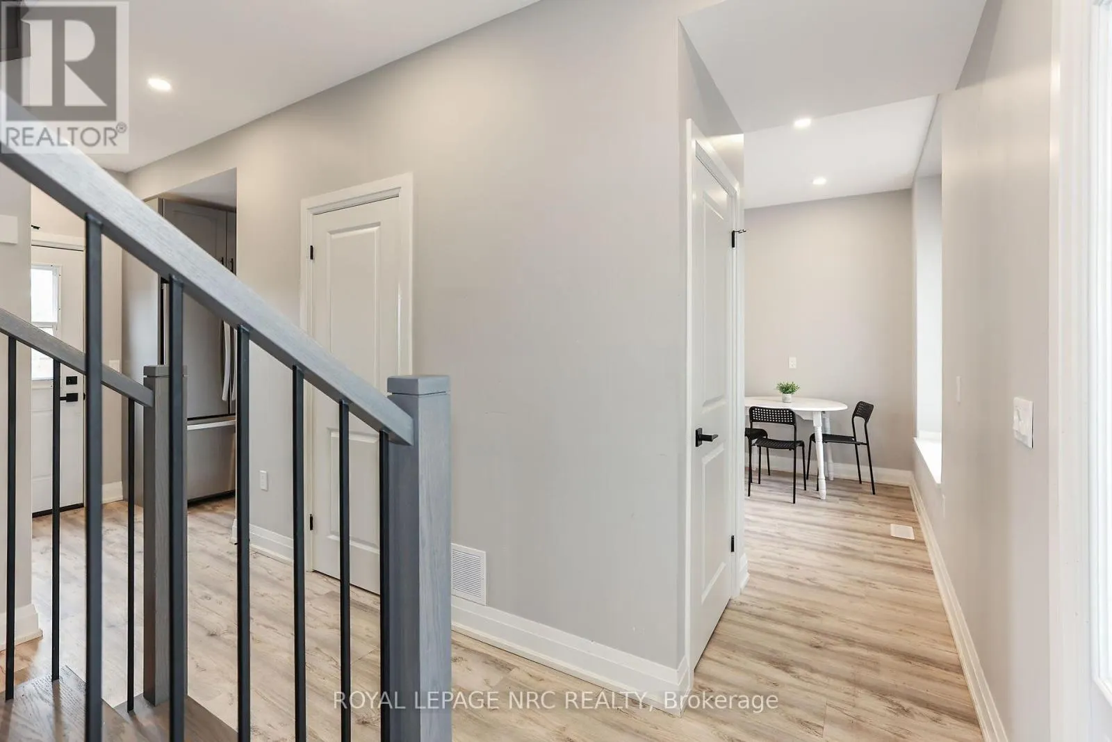 39 GROVE AVENUE