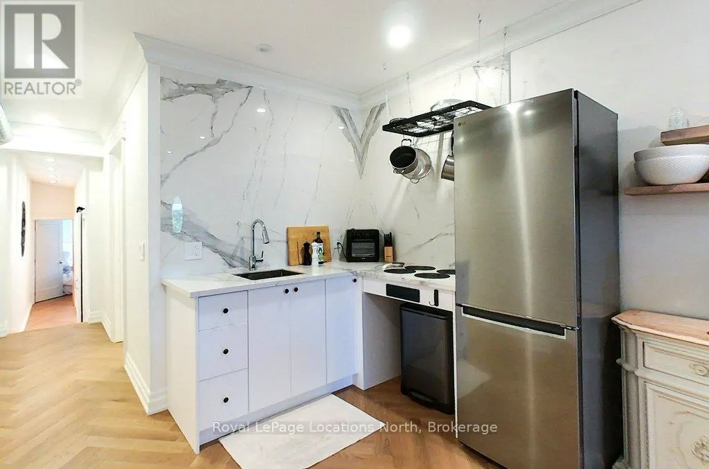 8 SYKES STREET N