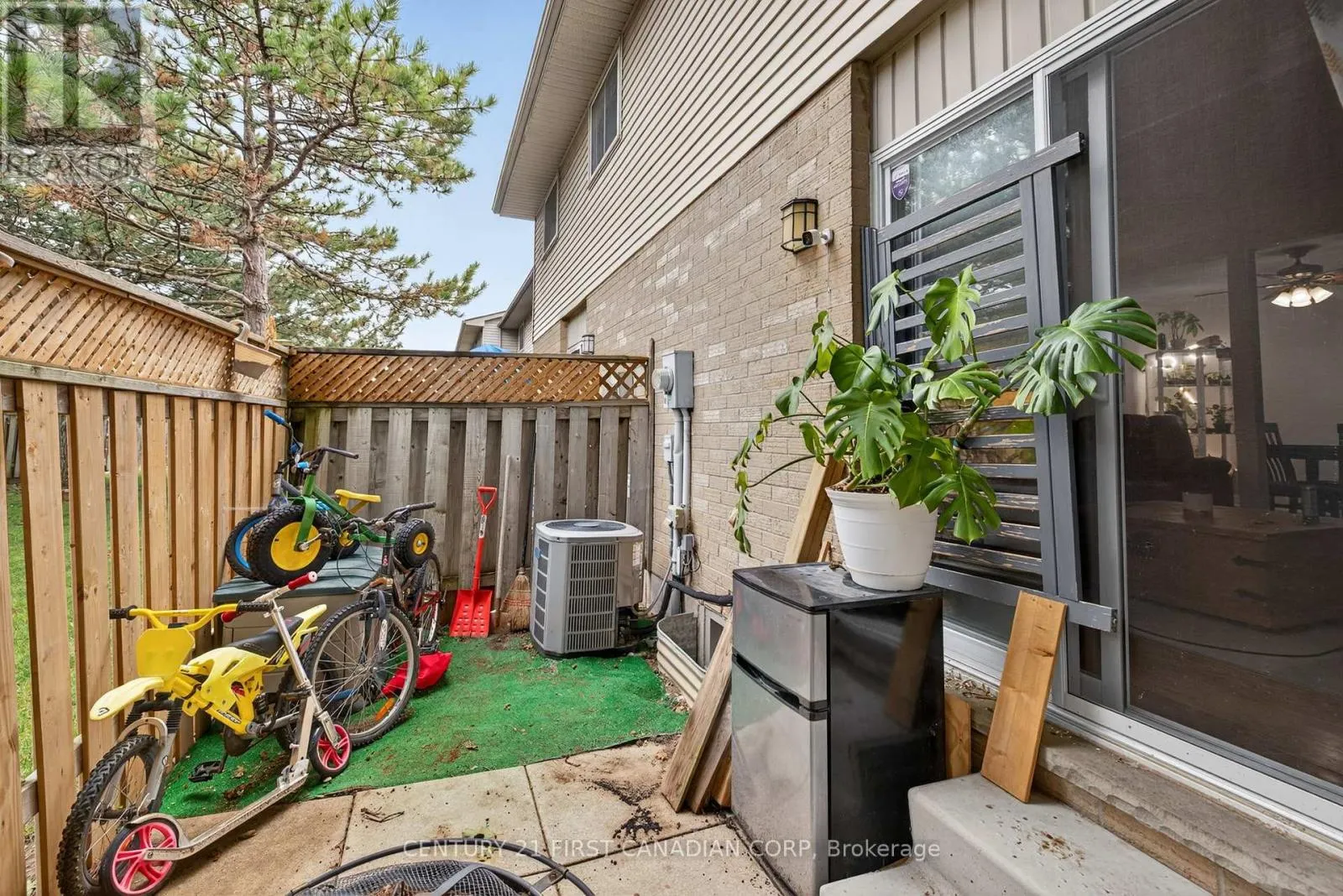 55 ASHLEY CRESCENT