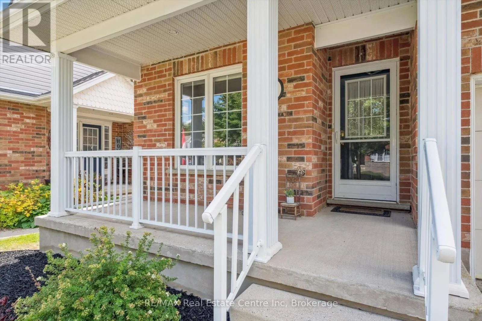 98 SCHRODER CRESCENT