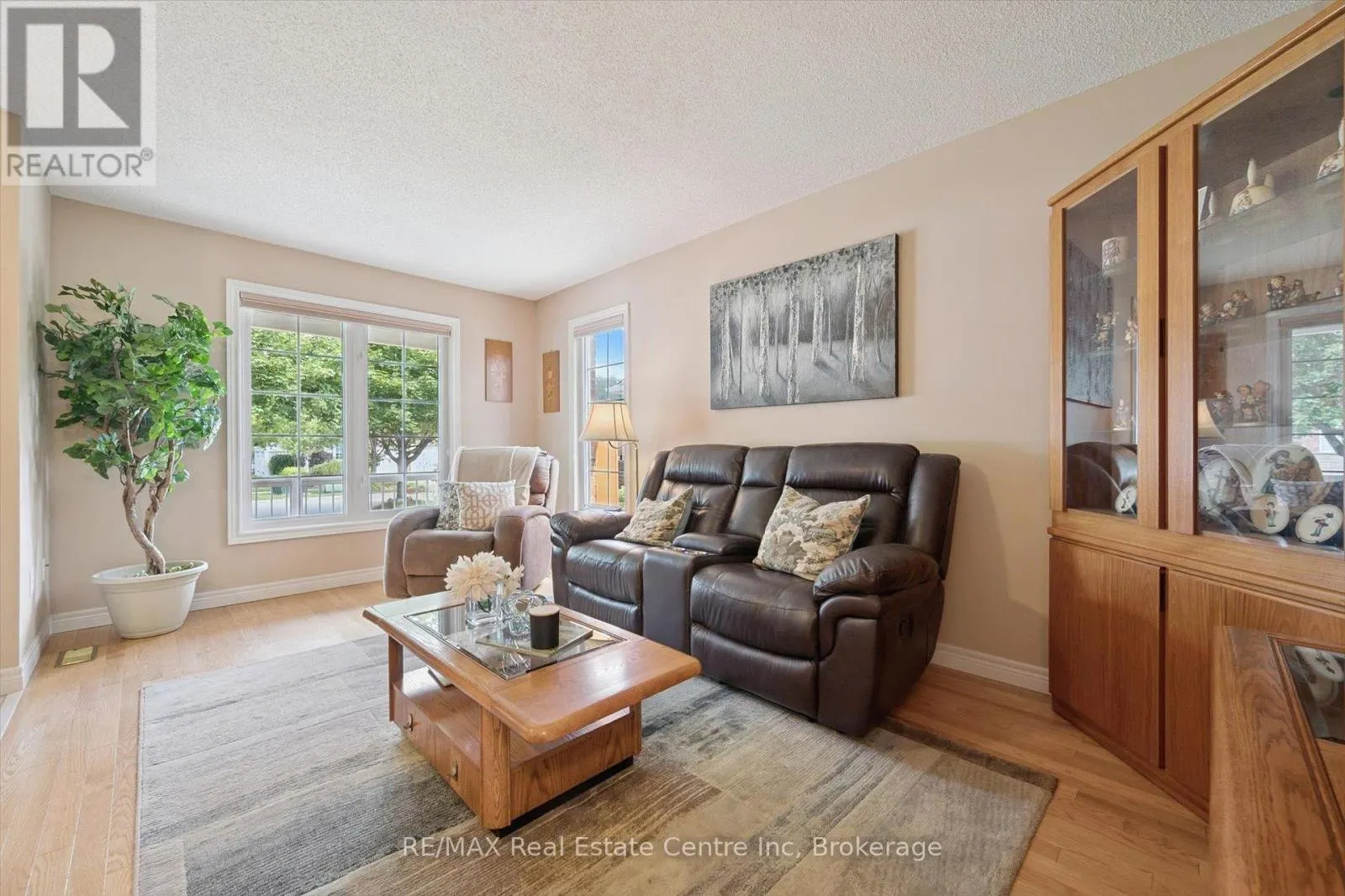 98 SCHRODER CRESCENT