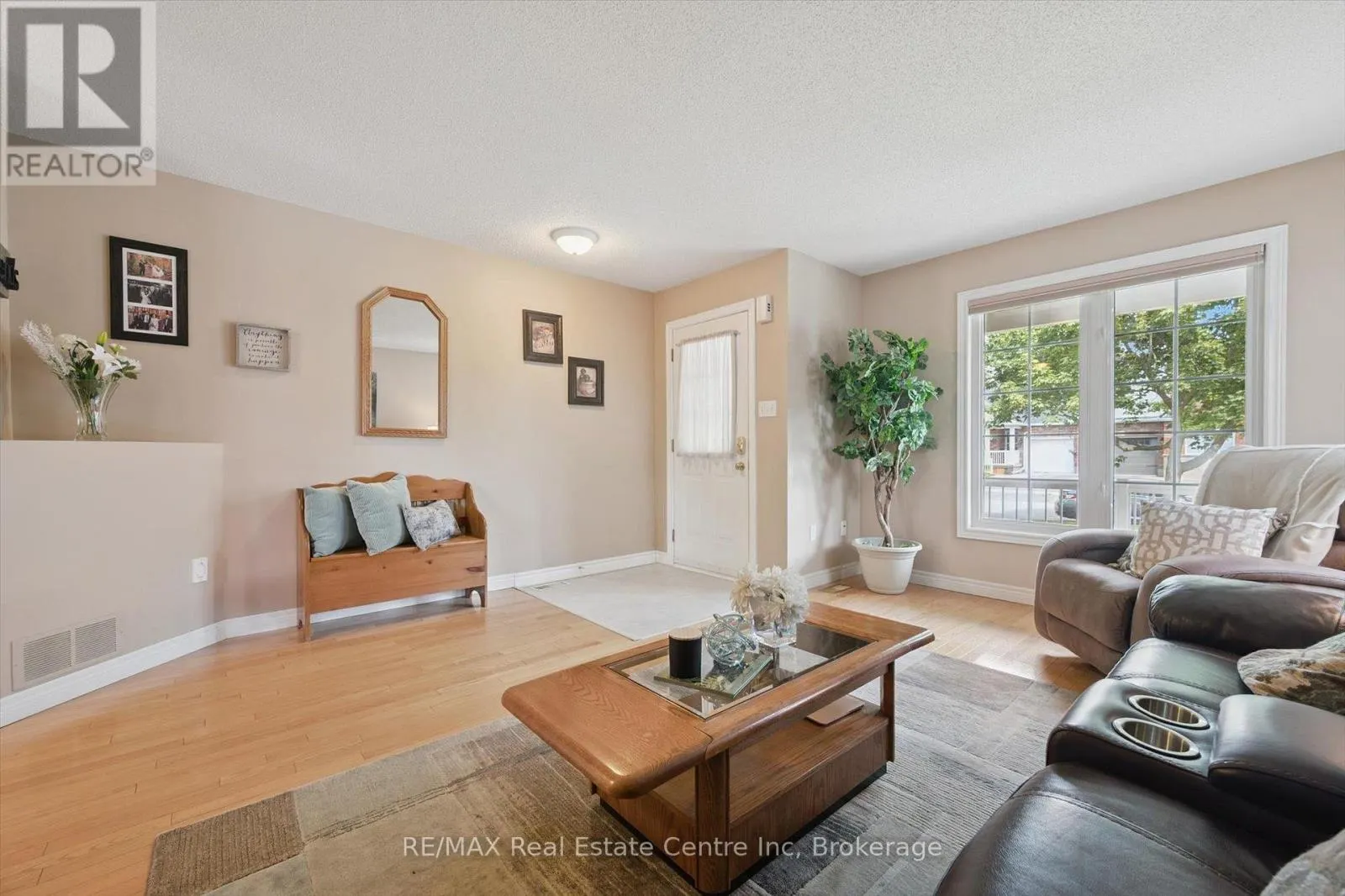98 SCHRODER CRESCENT