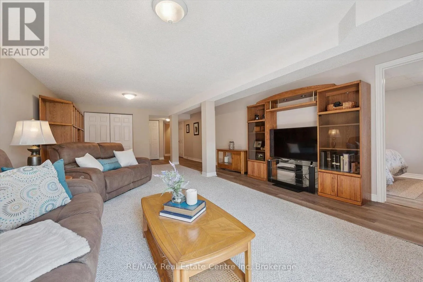 98 SCHRODER CRESCENT