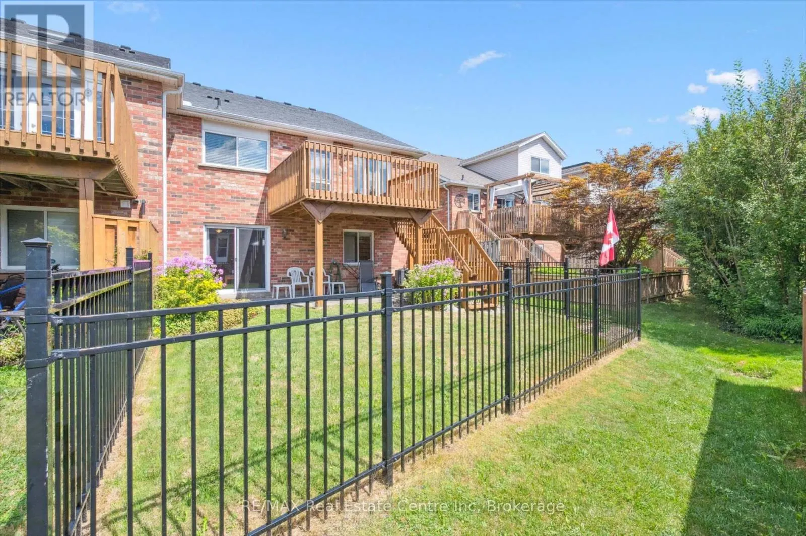 98 SCHRODER CRESCENT
