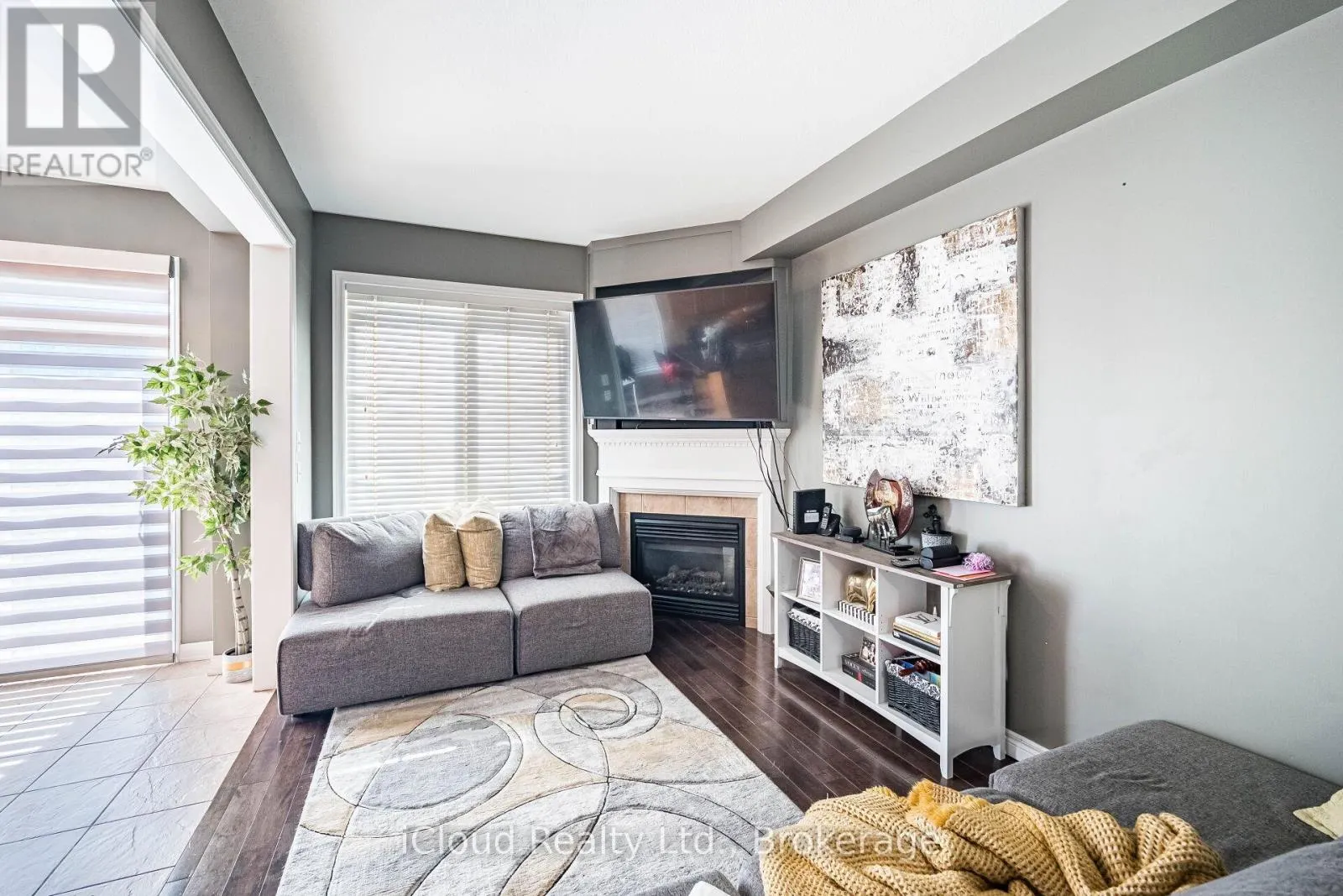 20 - 45 SEABREEZE CRESCENT