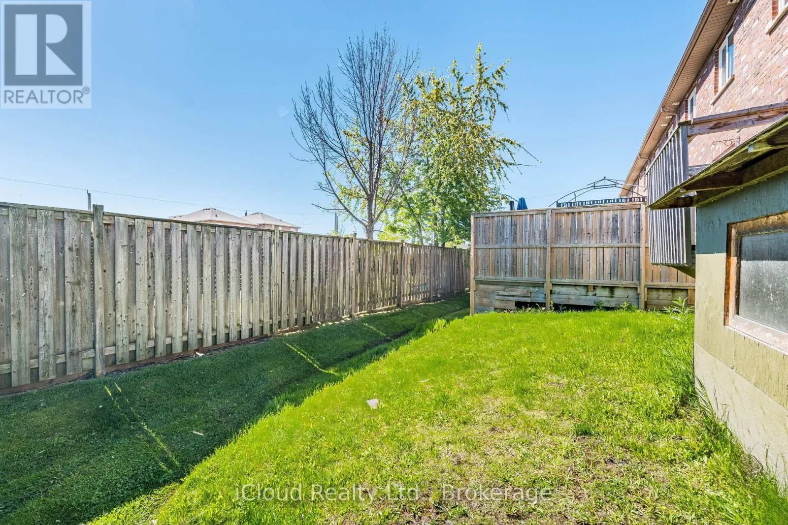 20 - 45 SEABREEZE CRESCENT