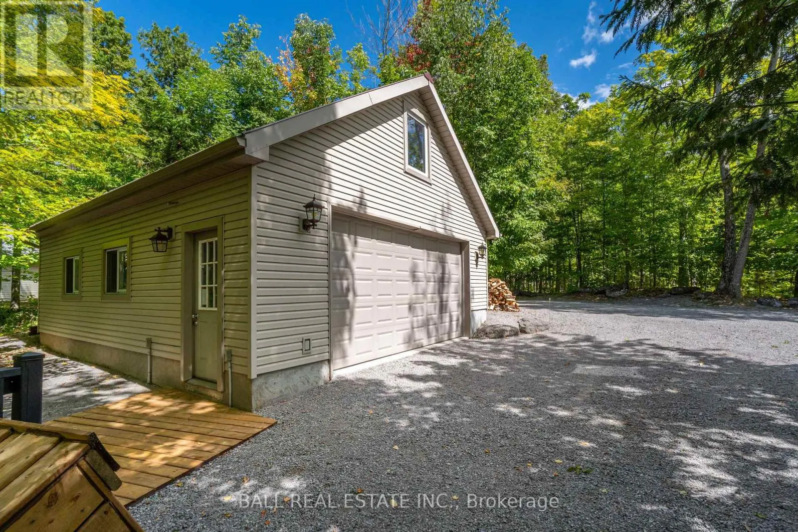 27 MAPLEWOOD COURT