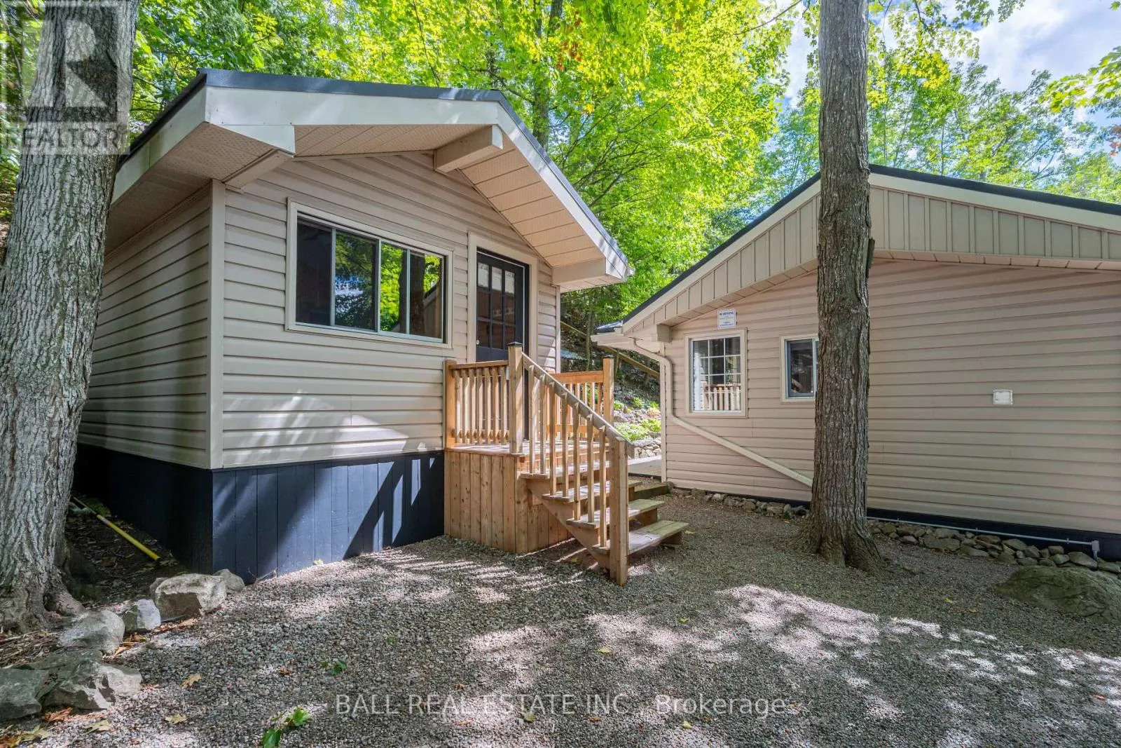 27 MAPLEWOOD COURT