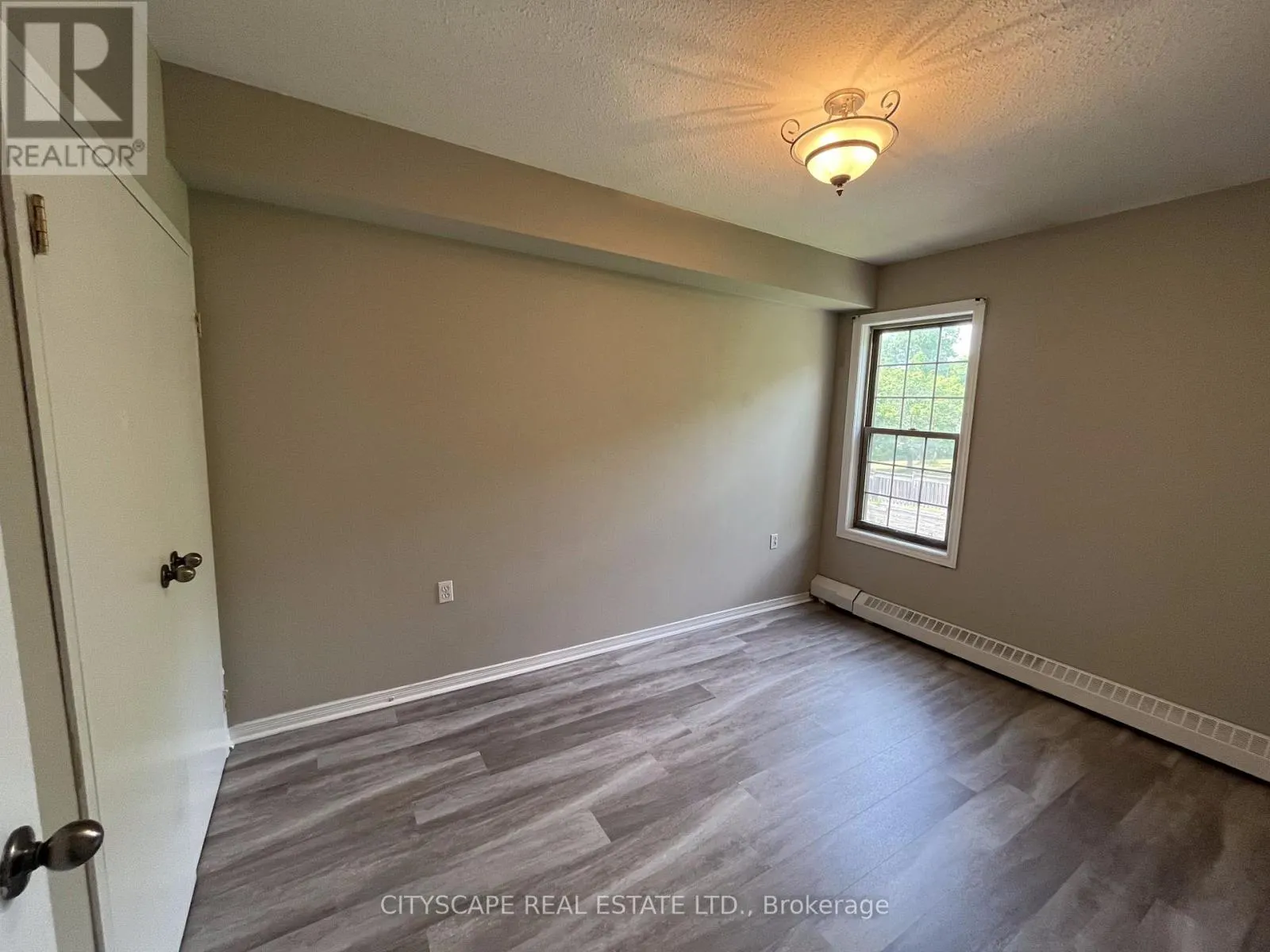 102 - 24 HARRIS AVENUE