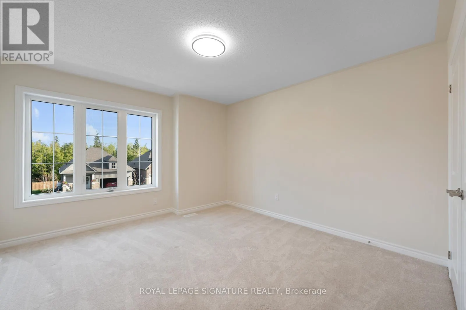 36 HILLCROFT WAY