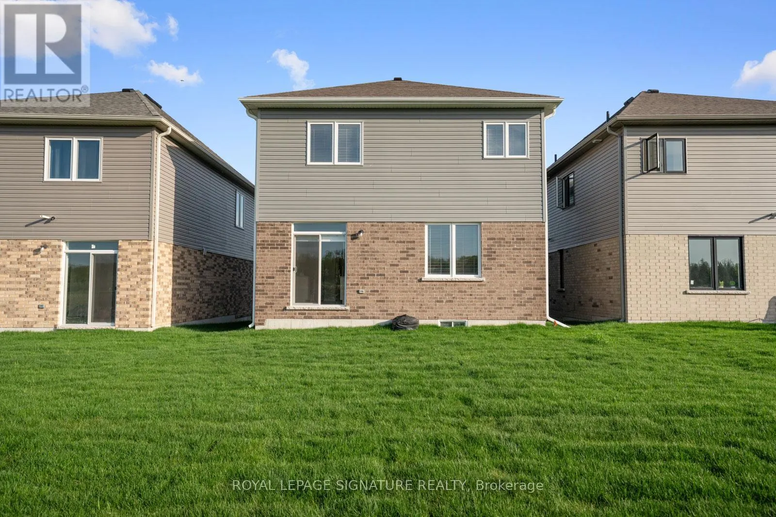 36 HILLCROFT WAY