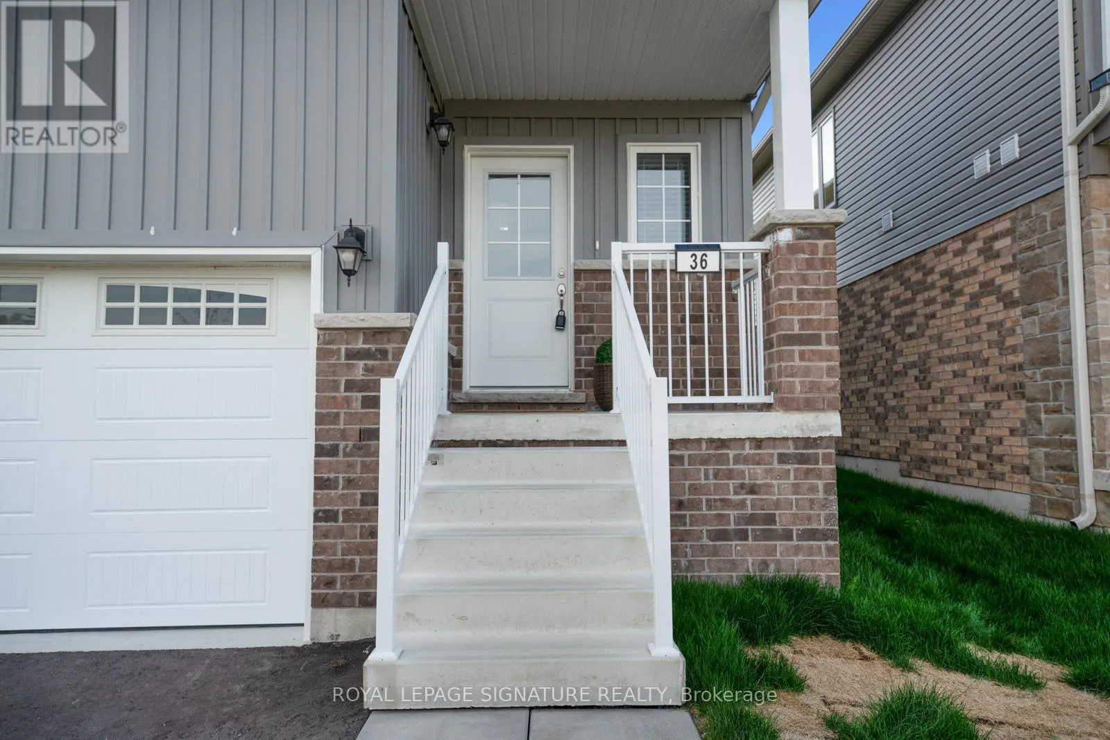 36 HILLCROFT WAY