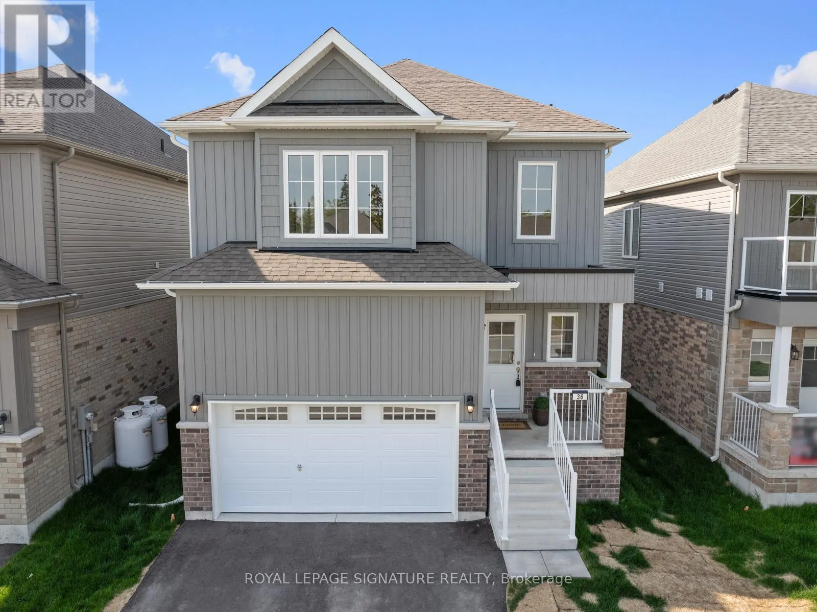 36 HILLCROFT WAY