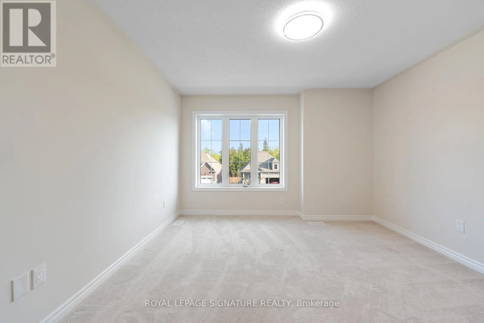 36 HILLCROFT WAY
