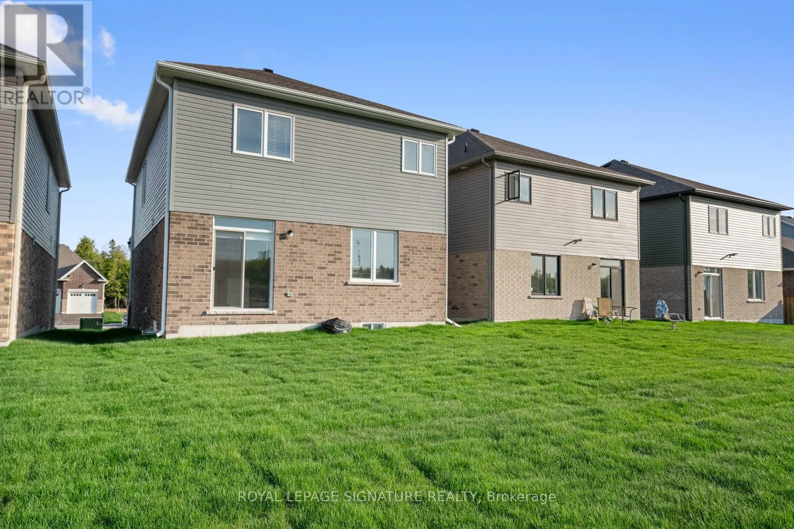 36 HILLCROFT WAY