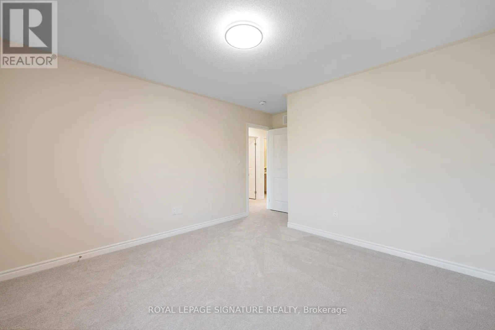 36 HILLCROFT WAY