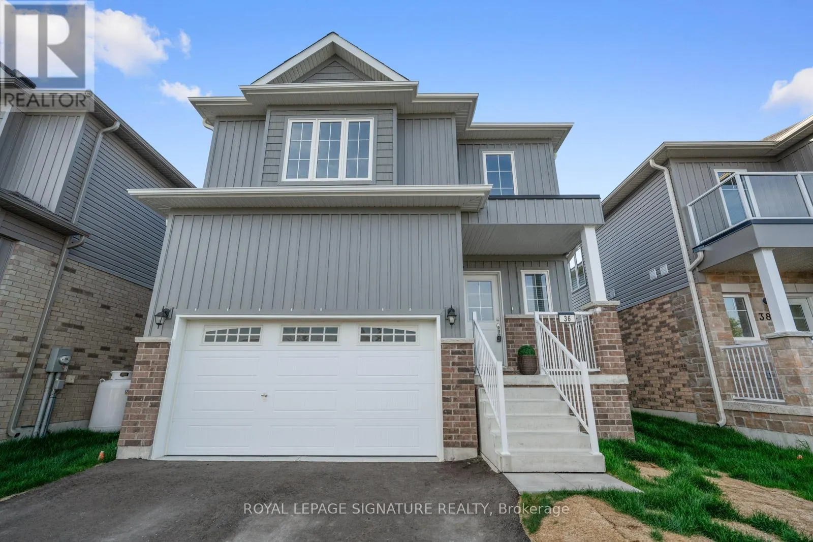 36 HILLCROFT WAY