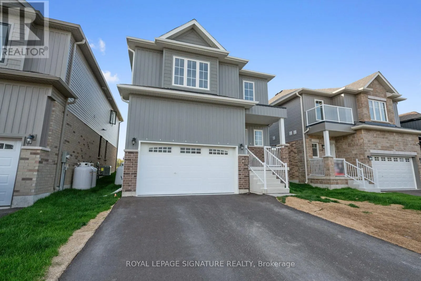 36 HILLCROFT WAY