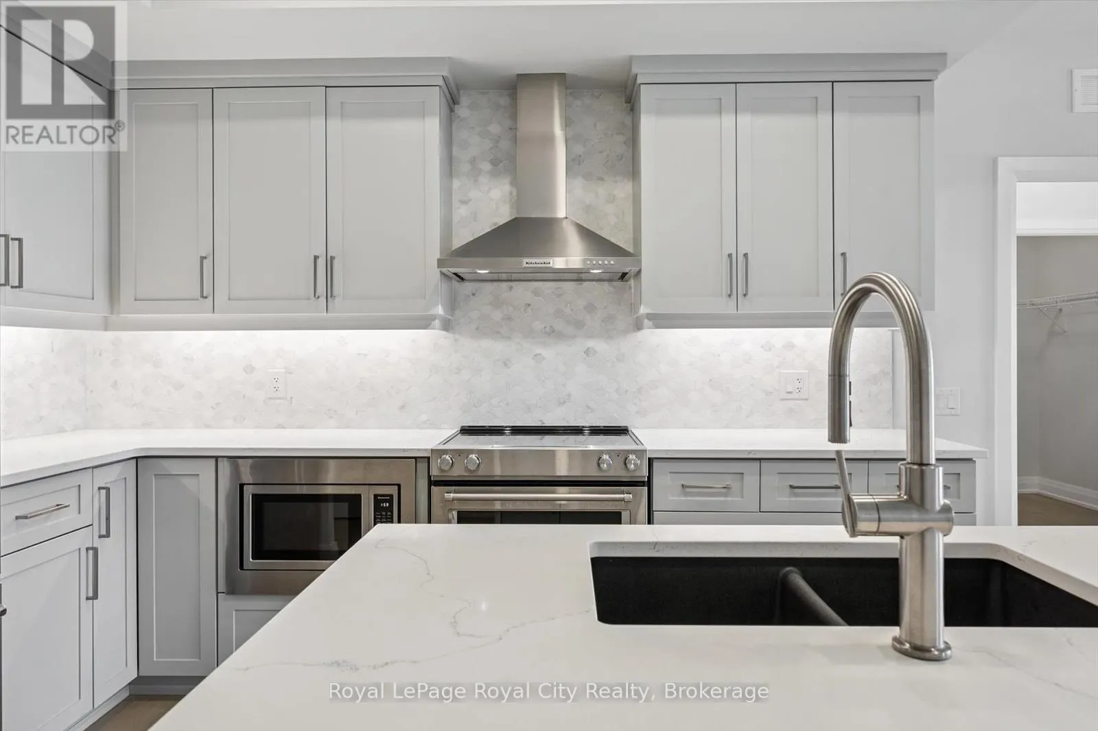 1007 - 71 WYNDHAM STREET S, #1007