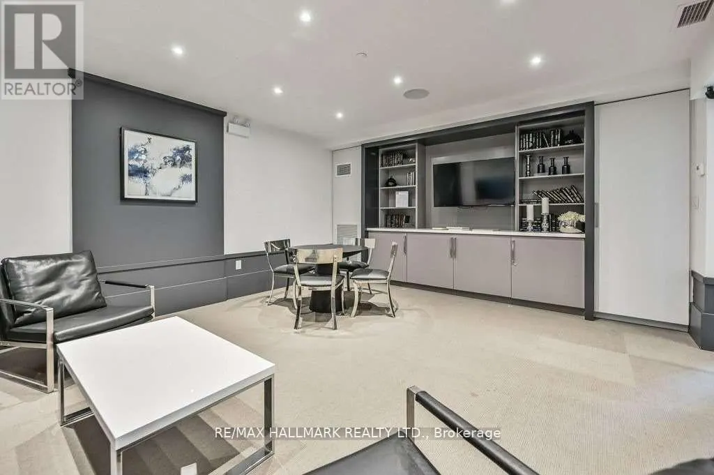409 - 10 CONCORD PLACE