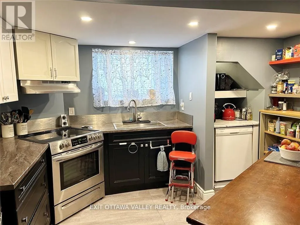 444 ISABELLA STREET