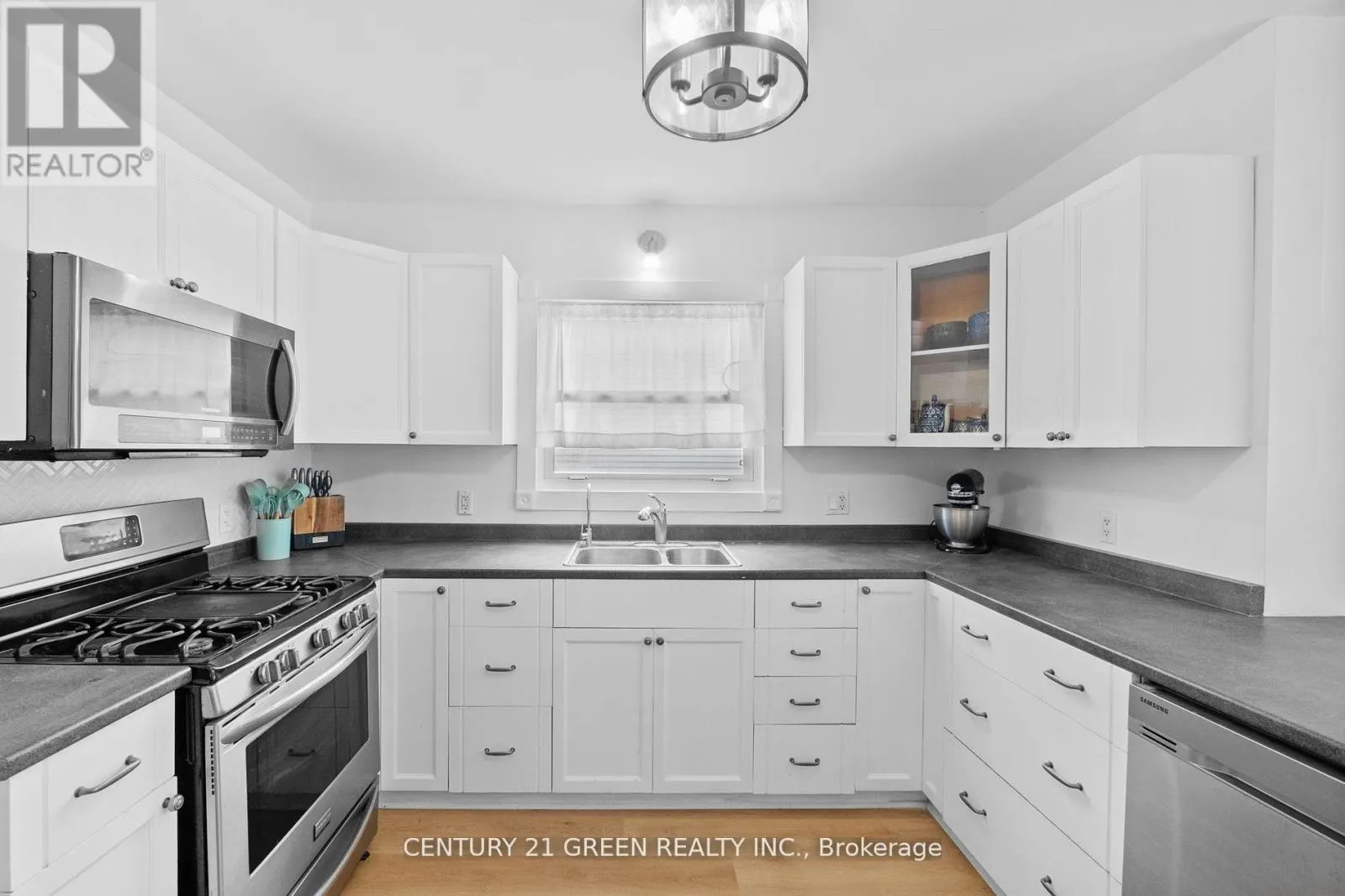 50 ELGIN STREET S
