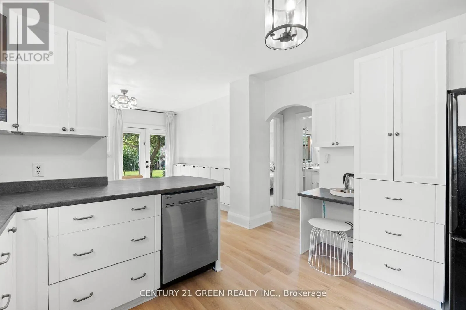 50 ELGIN STREET S