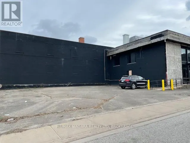 4461 QUEEN STREET
