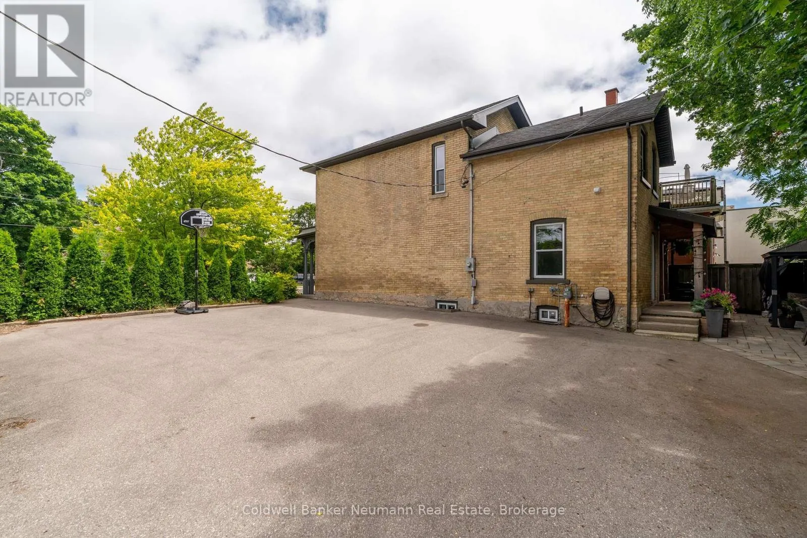 394 WOOLWICH STREET